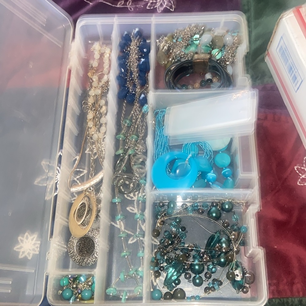 BUNDLE OF ASSORTED VINTAGE JEWELRY - Picture 13 of 13